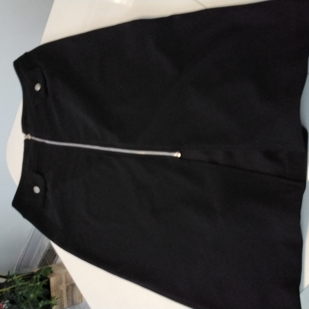 Ladies black zippered skirt with button detail - Picture 5 of 8